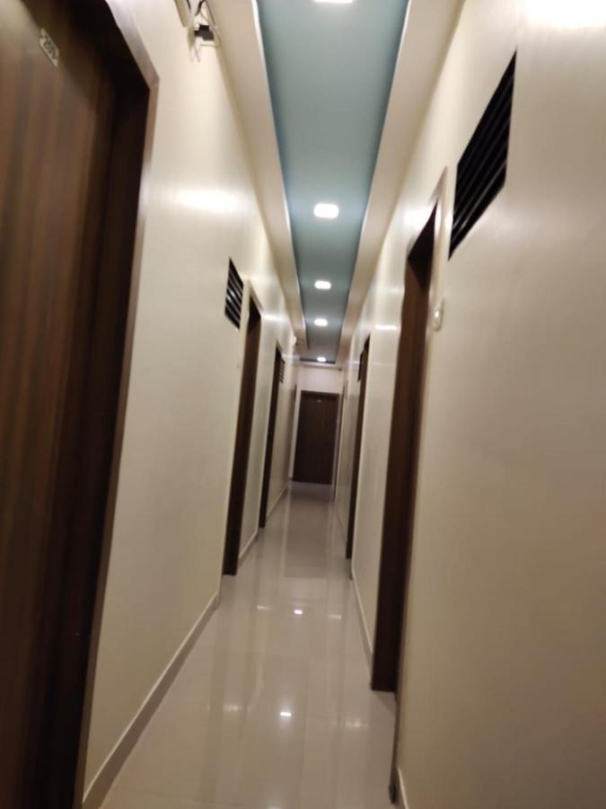 Hotel Golden Galaxy Mumbai Exterior photo